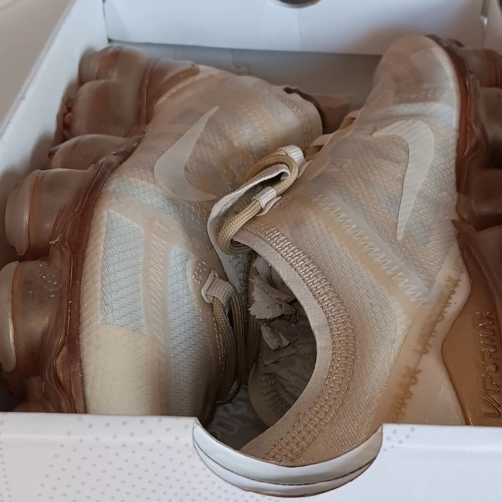 Nike Air VaporMax Flyknit Sneakers - Womens - 7.5 - Picture 2 of 7